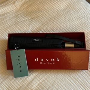 Davek Solo Umbrella in Classic Black with Red Box. NWT